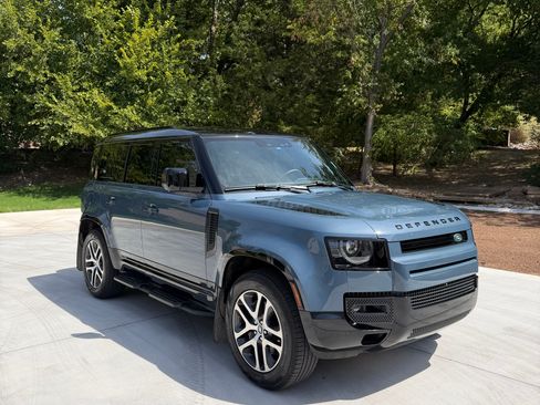 Used 2024 Land Rover Defender 110 X-Dynamic SE AWD/4WD image 1
