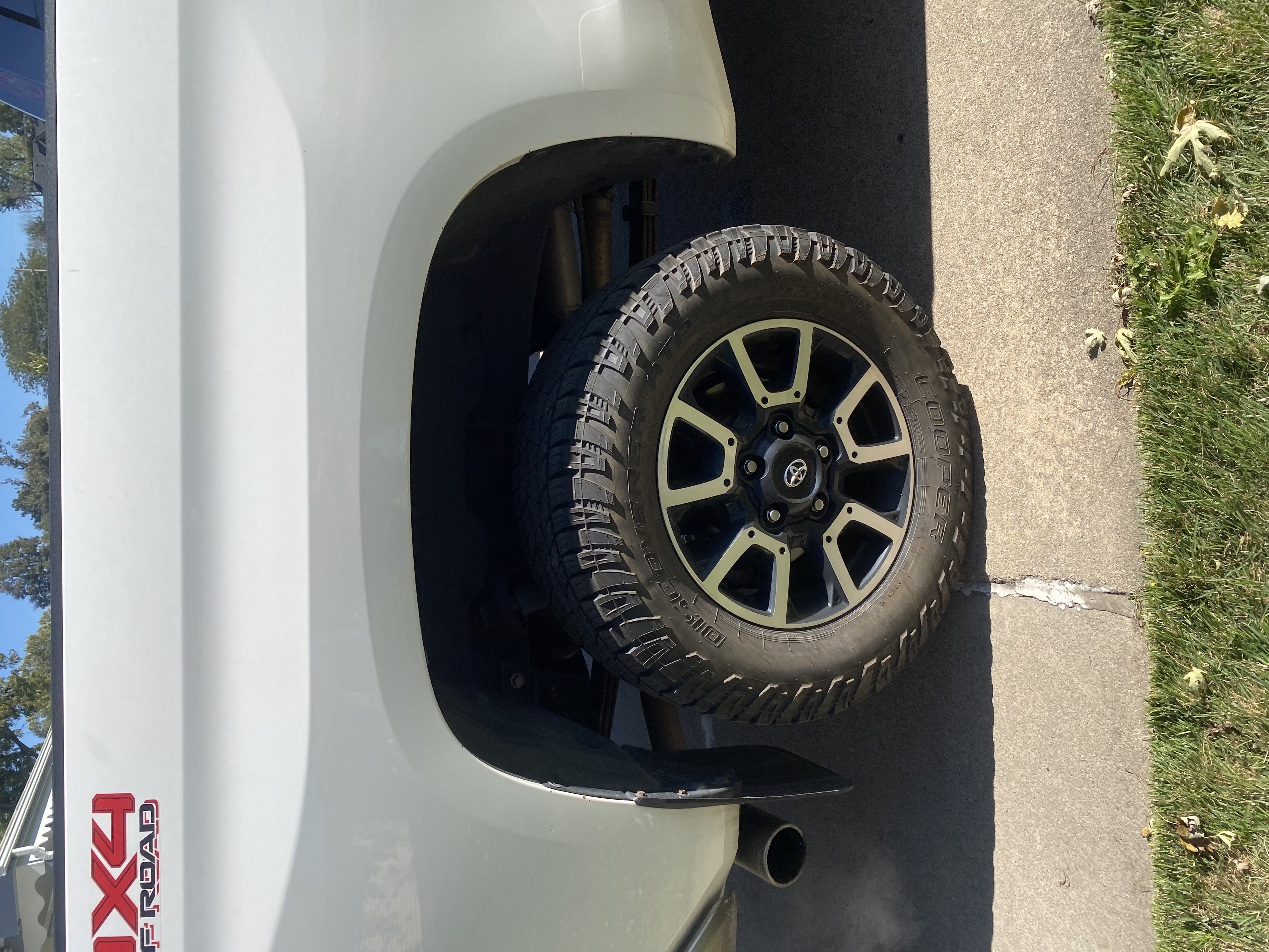 Used 2018 Toyota Tundra SR5 w/ TRD Off Road Package AWD/4WD image 14