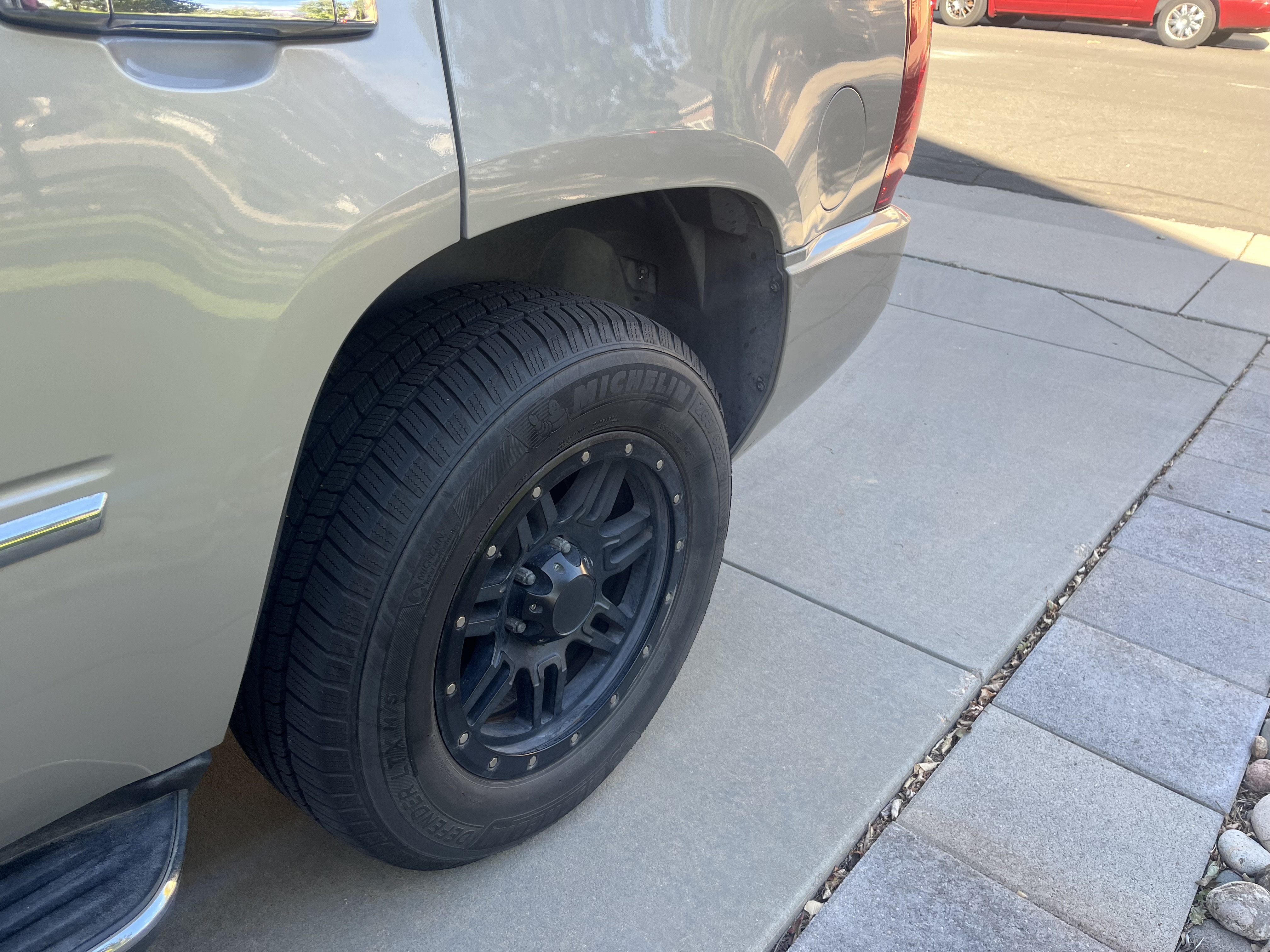 Used 2007 Cadillac Escalade AWD w/ Information Package image 14