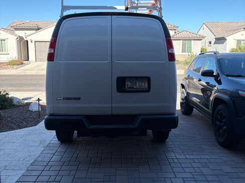 Used 2019 Chevrolet Express 2500 image 5