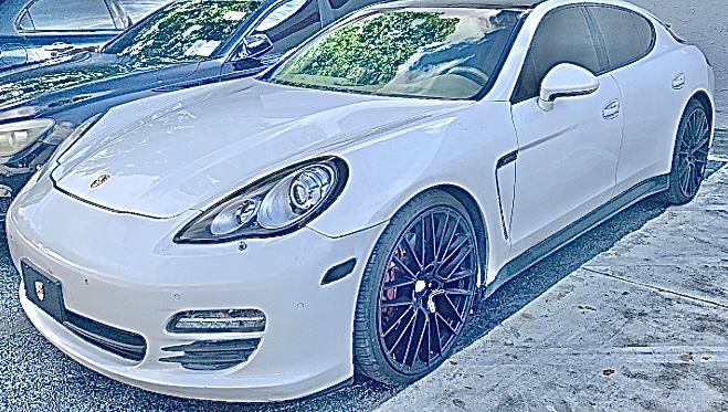 Used 2011 Porsche Panamera RWD image 1