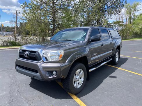 Used 2015 Toyota Tacoma PreRunner w/ SR5 Package image 1