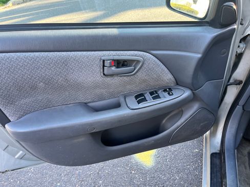 Used 2001 Toyota Camry LE image 11