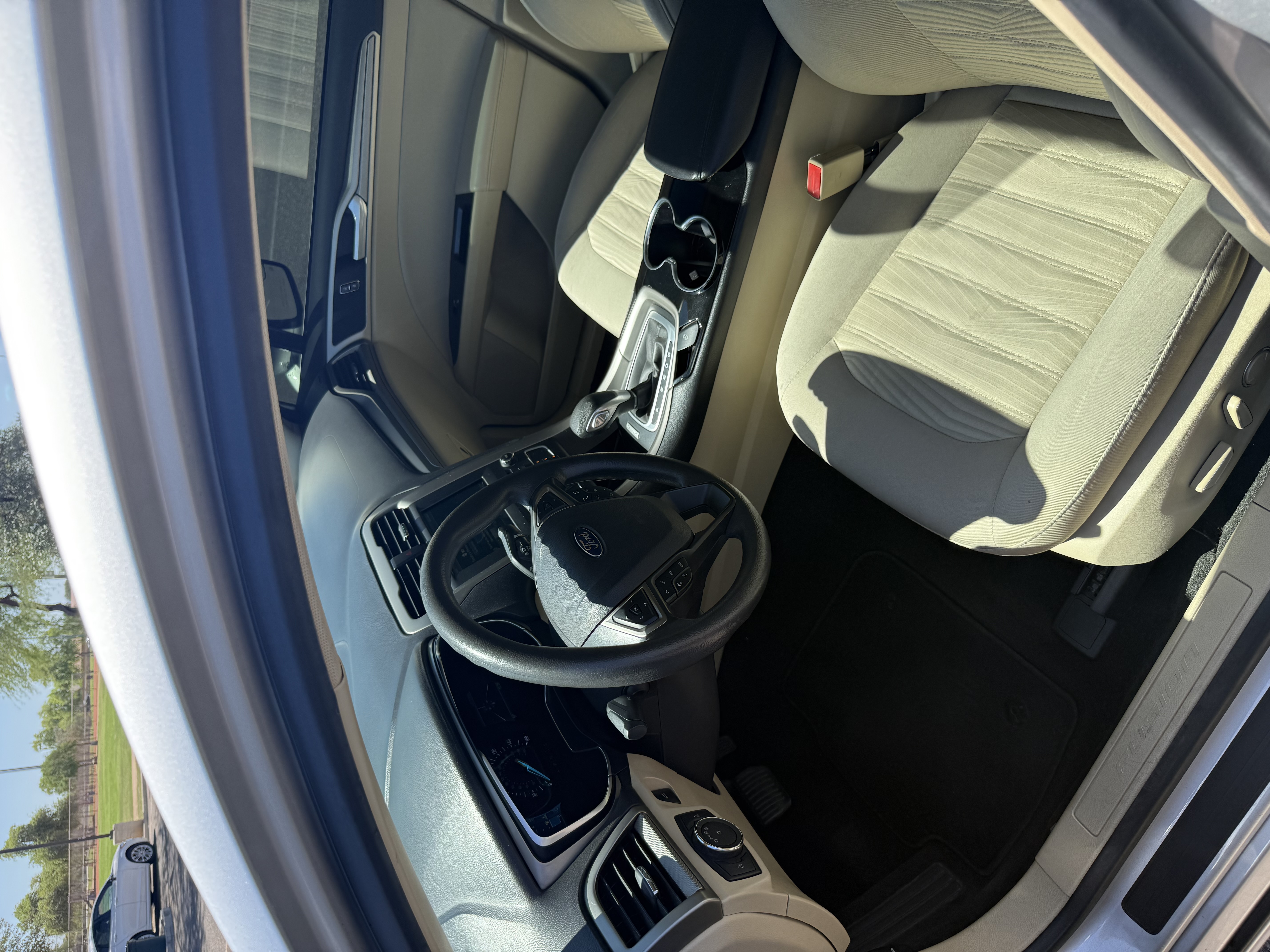 Used 2016 Ford Fusion SE FWD image 12