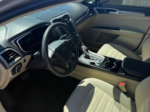 Used 2016 Ford Fusion SE FWD image 12