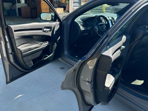 Used 2018 Chrysler 300 S image 6