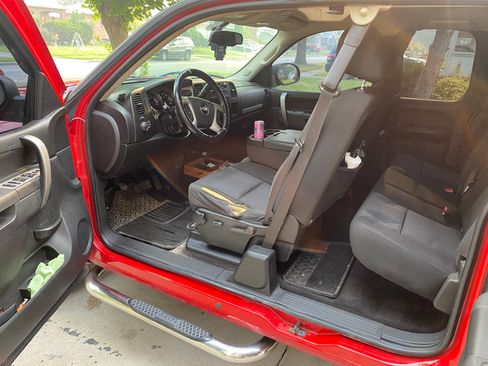 Used 2010 Chevrolet Silverado 1500 LT w/ Power Pack Plus RWD image 9
