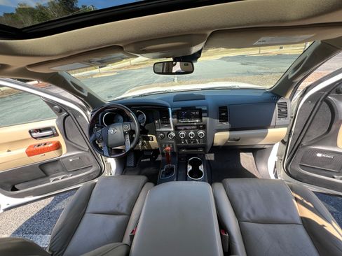 Used 2019 Toyota Sequoia Platinum image 19