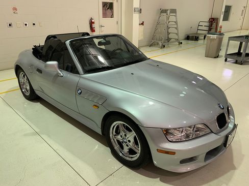 Used 1999 BMW Z3 2.5i RWD image 1
