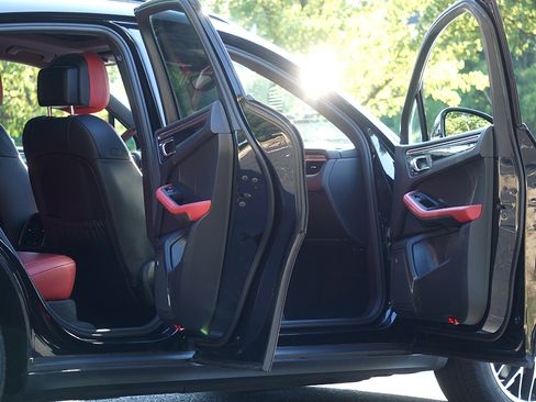 Used 2018 Porsche Macan Sport Edition image 6