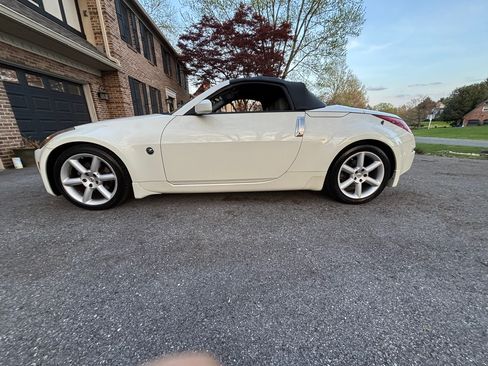 Used 2004 Nissan 350Z Touring image 11