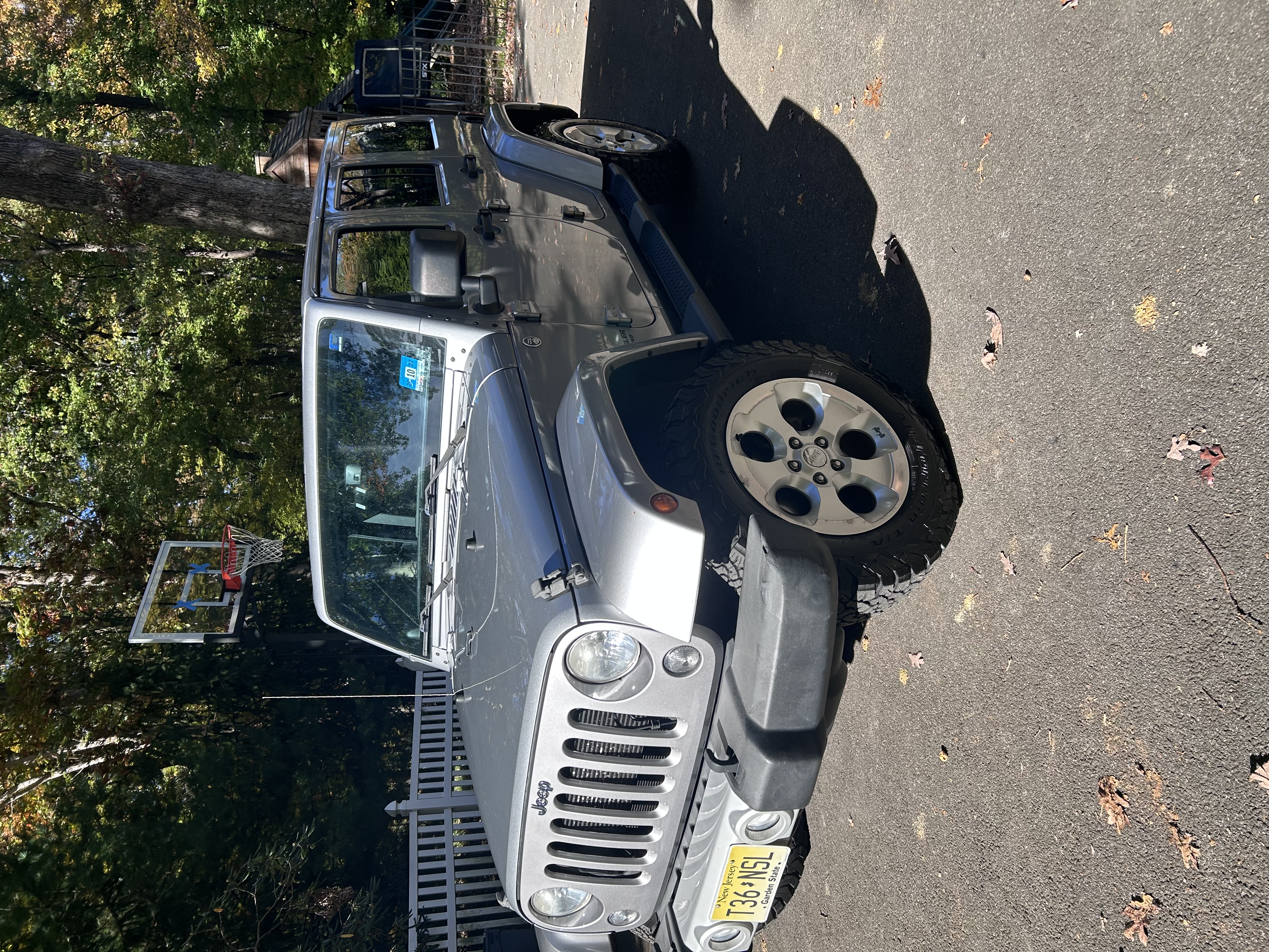 Used 2014 Jeep Wrangler Unlimited Sahara w/ Connectivity Group AWD/4WD image 8