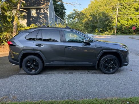 Used 2020 Toyota RAV4 XLE w/ XLE Grade Weather Package AWD/4WD image 15