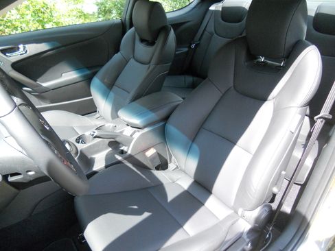 Used 2012 Hyundai Genesis 3.8 image 6