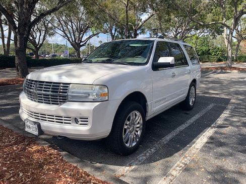 Used 2013 Lincoln Navigator 2WD w/ HD Trailer Tow Pkg image 2