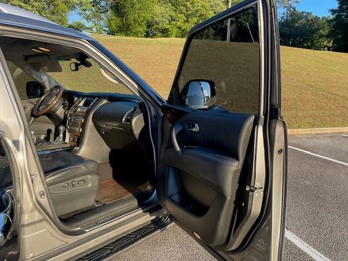 Used 2011 INFINITI QX56 2WD w/ Deluxe Touring Pkg image 15