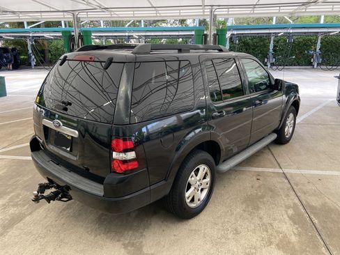 Used 2010 Ford Explorer XLT image 4