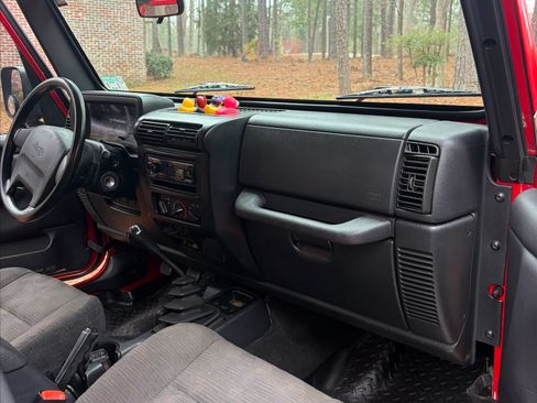 Used 2004 Jeep Wrangler SE image 17
