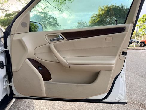 Used 2005 Mercedes-Benz C 240 Wagon w/ Sunroof Pkg image 28