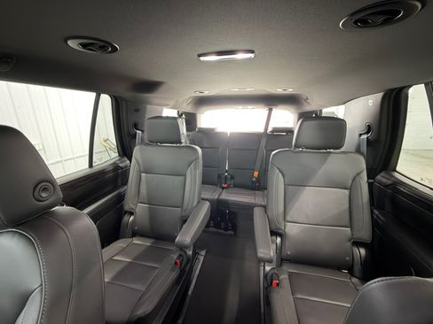 Used 2024 Chevrolet Tahoe Z71 w/ Z71 Off-Road Package image 11