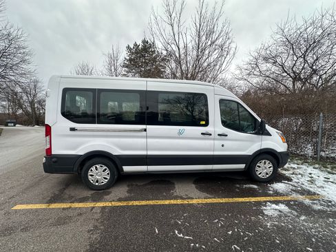 Used 2019 Ford Transit 350 XLT image 2