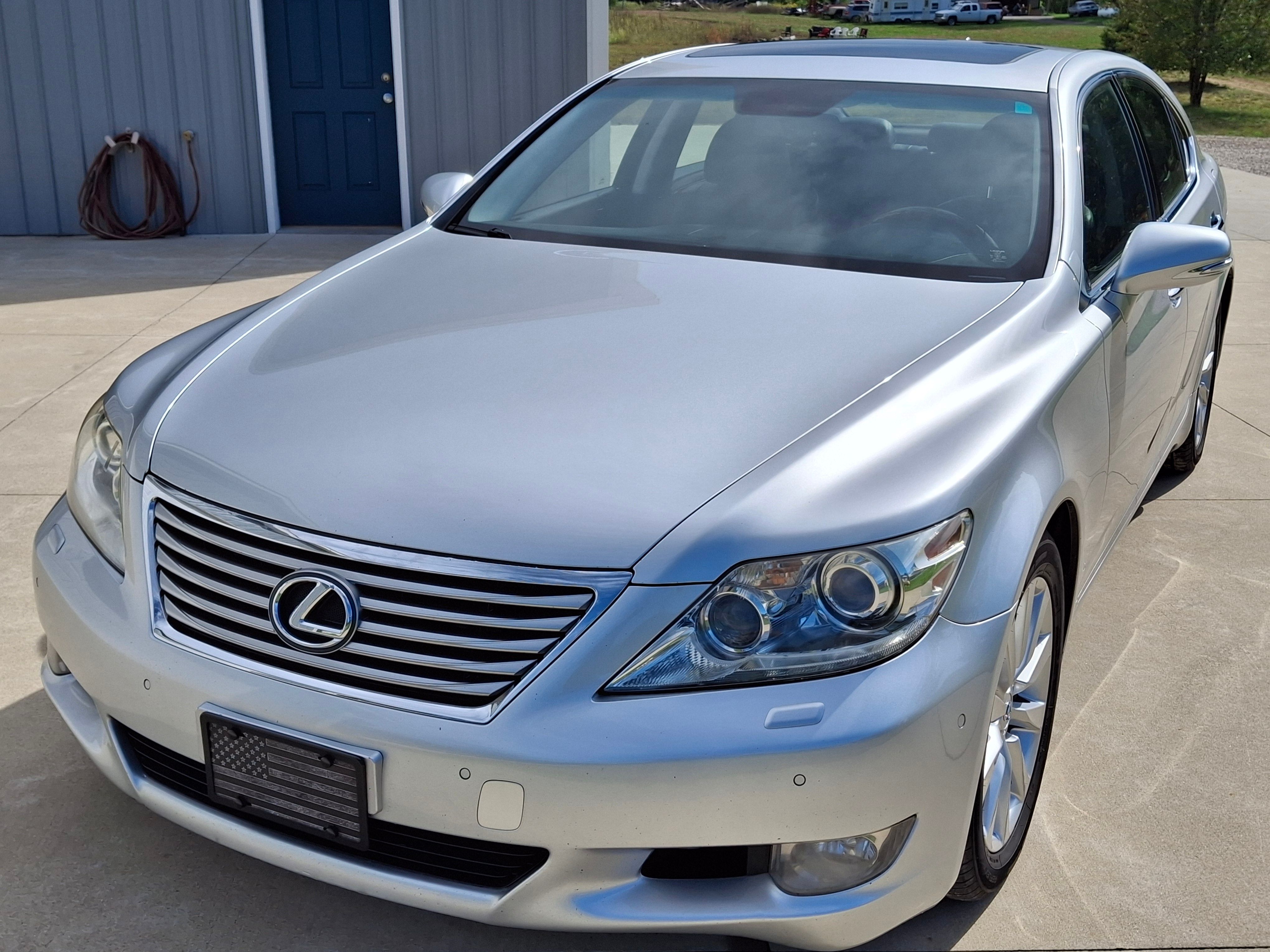 Used 2011 Lexus LS 460 AWD w/ Comfort Pkg image 1