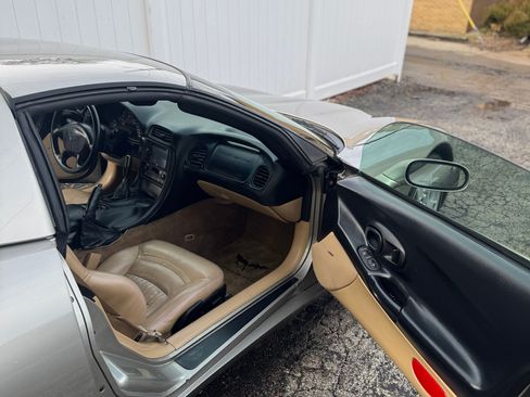 Used 1999 Chevrolet Corvette Coupe w/ Memory Pkg image 8