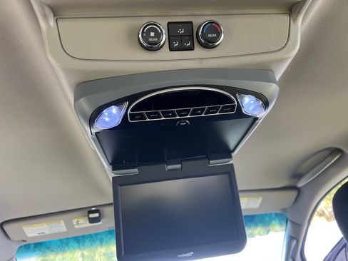 Used 2014 Nissan Armada SV w/ SV Driver Package image 16