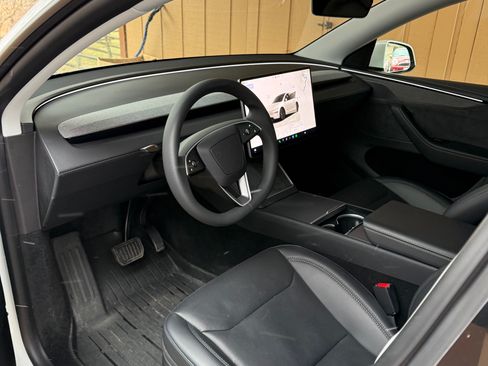 Used 2026 Tesla Model Y Long Range image 12