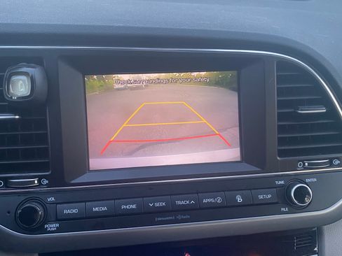 Used 2017 Hyundai Elantra Limited FWD image 8
