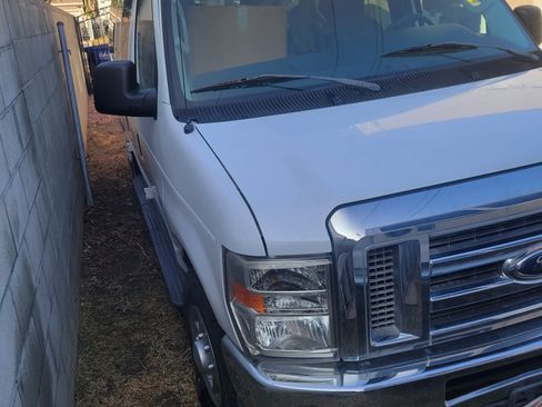Used 2011 Ford E-150 and Econoline 150 RWD image 4
