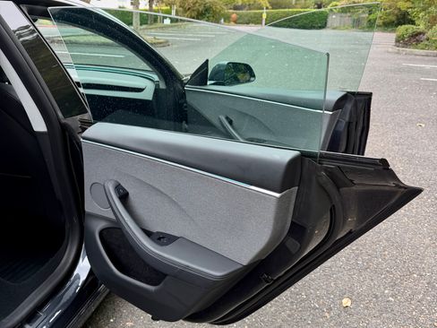 Used 2024 Tesla Model 3 Standard Range RWD image 17