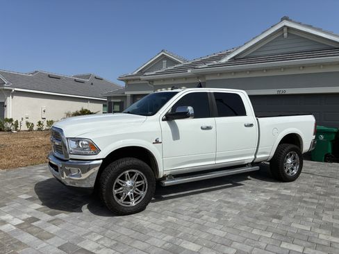Used 2014 RAM 2500 Laramie w/ Cold Weather Group AWD/4WD image 4