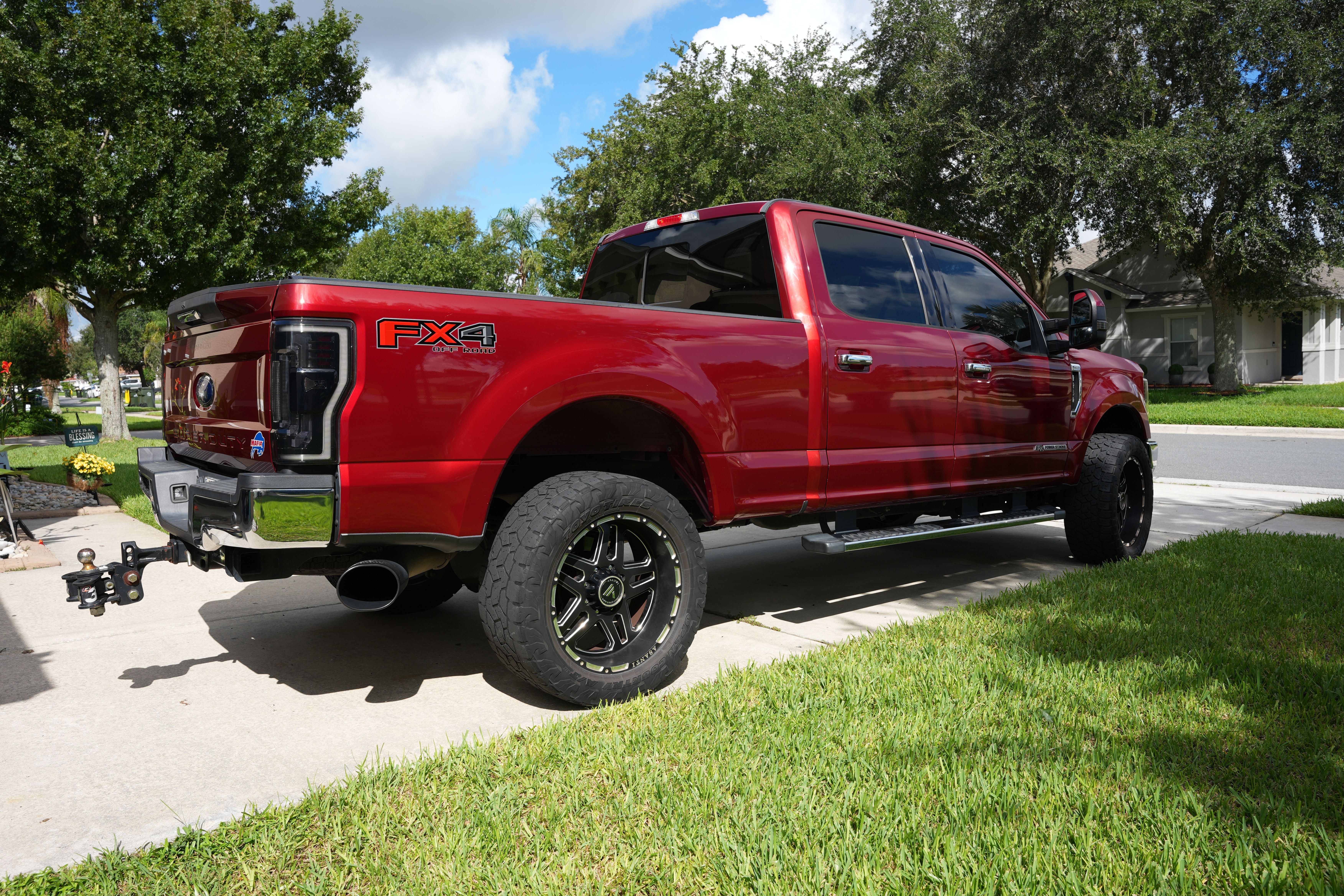 Used 2018 Ford F250 Lariat w/ Lariat Value Package AWD/4WD image 1