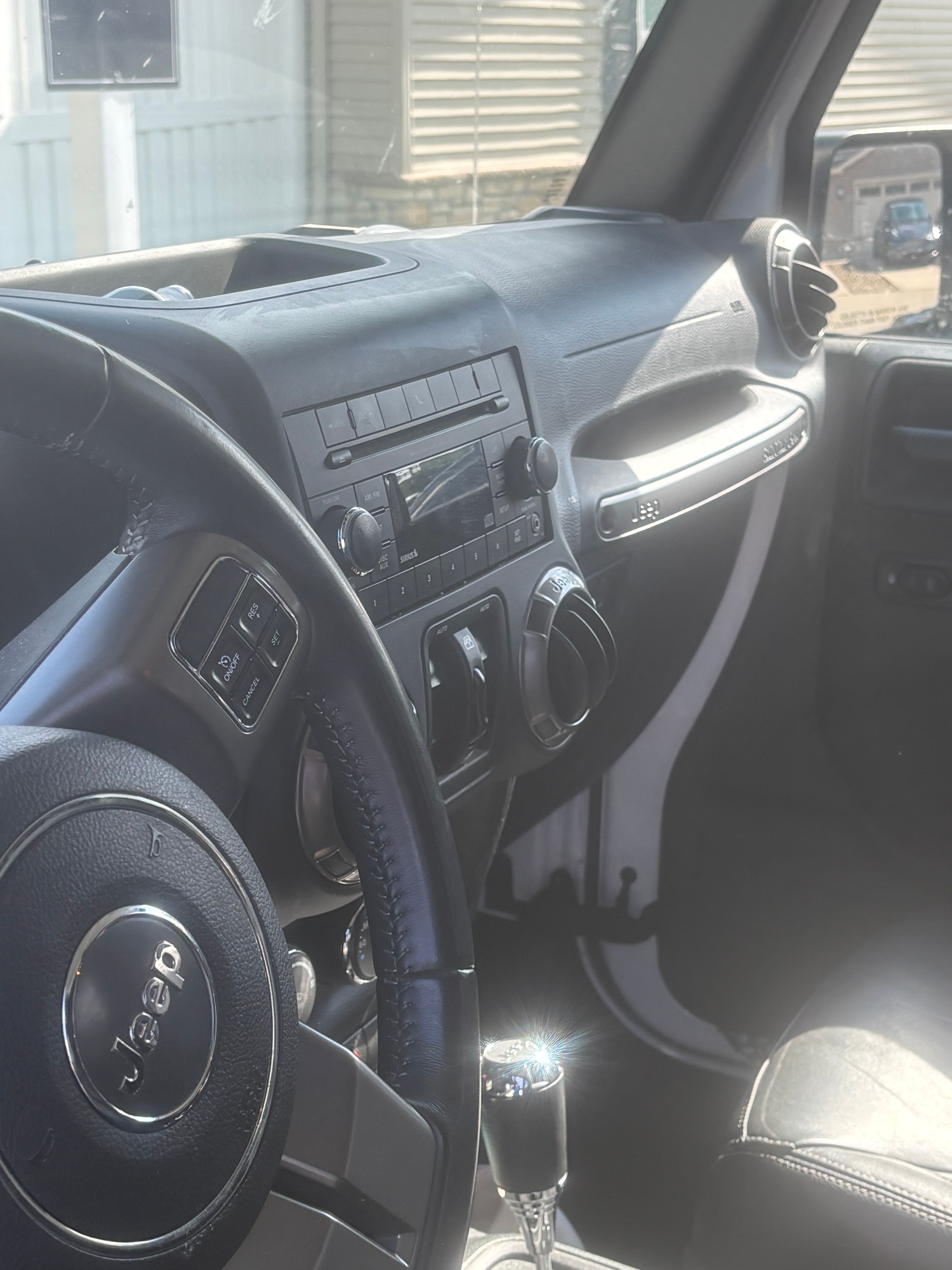 Used 2018 Jeep Wrangler Unlimited Sahara AWD/4WD image 4