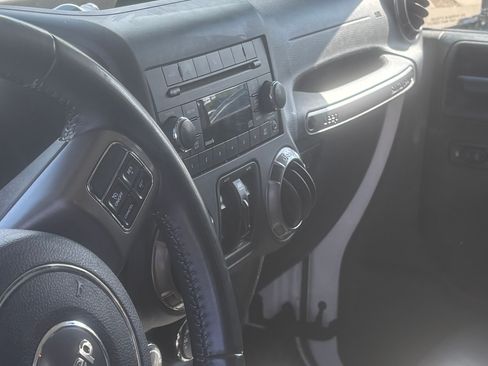 Used 2018 Jeep Wrangler Unlimited Sahara AWD/4WD image 4
