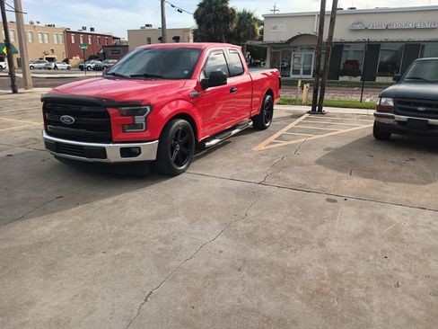 Used 2015 Ford F150 XLT w/ Trailer Tow Package image 8