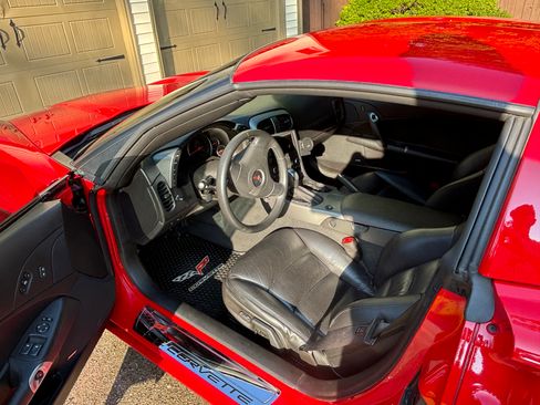 Used 2006 Chevrolet Corvette Coupe w/ Preferred Equipment Group RWD image 11