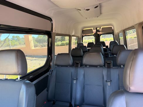 Used 2017 Mercedes-Benz Sprinter 2500 image 7
