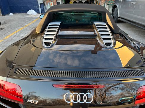 Used 2011 Audi R8 V10 image 9