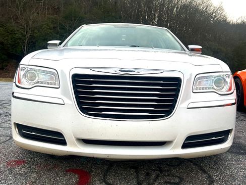 Used 2012 Chrysler 300 RWD image 2