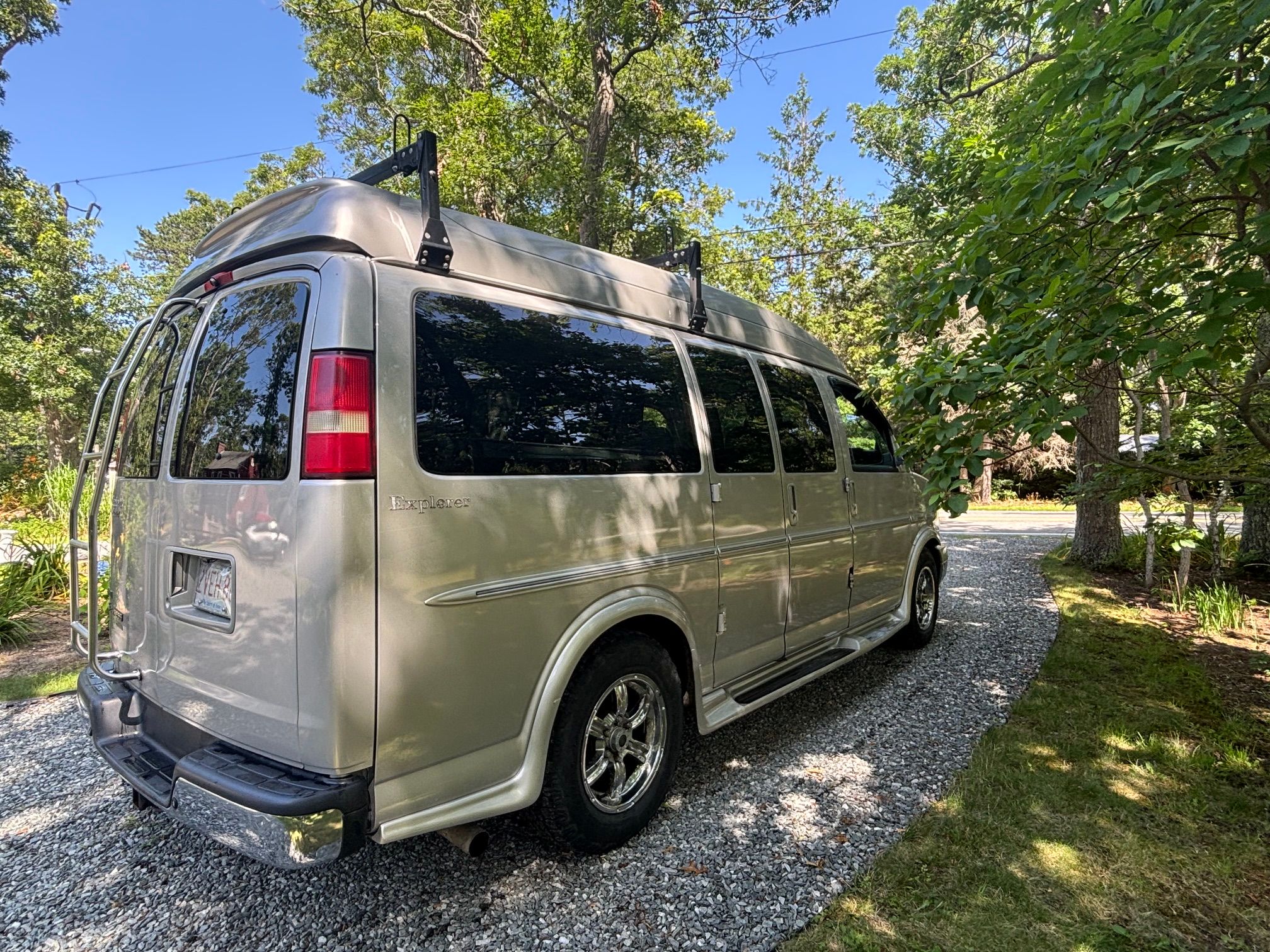 Used 2010 Chevrolet Express 1500 w/ Preferred Equipment Group RWD image 17