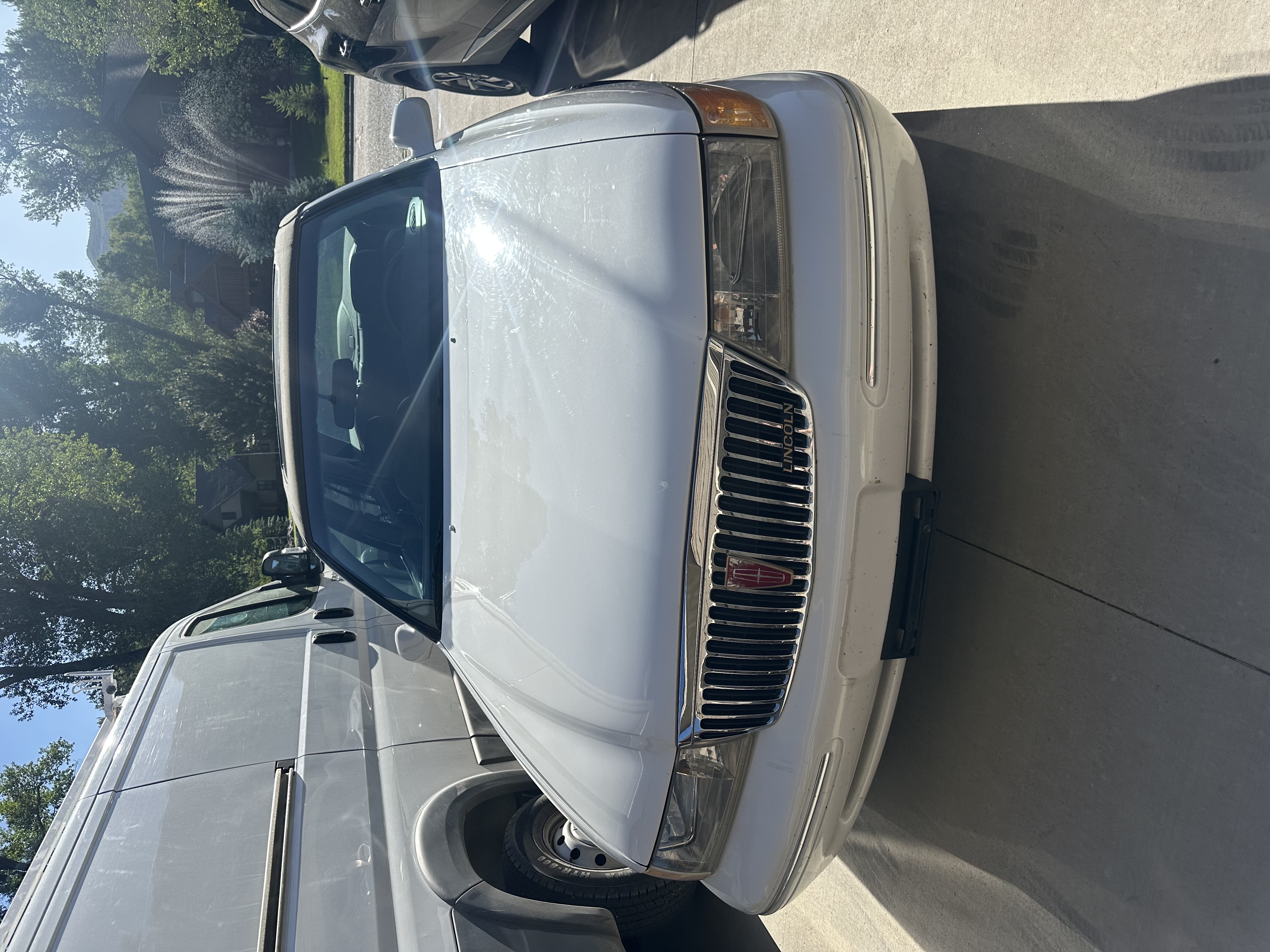 Used 1997 Lincoln Continental FWD image 1