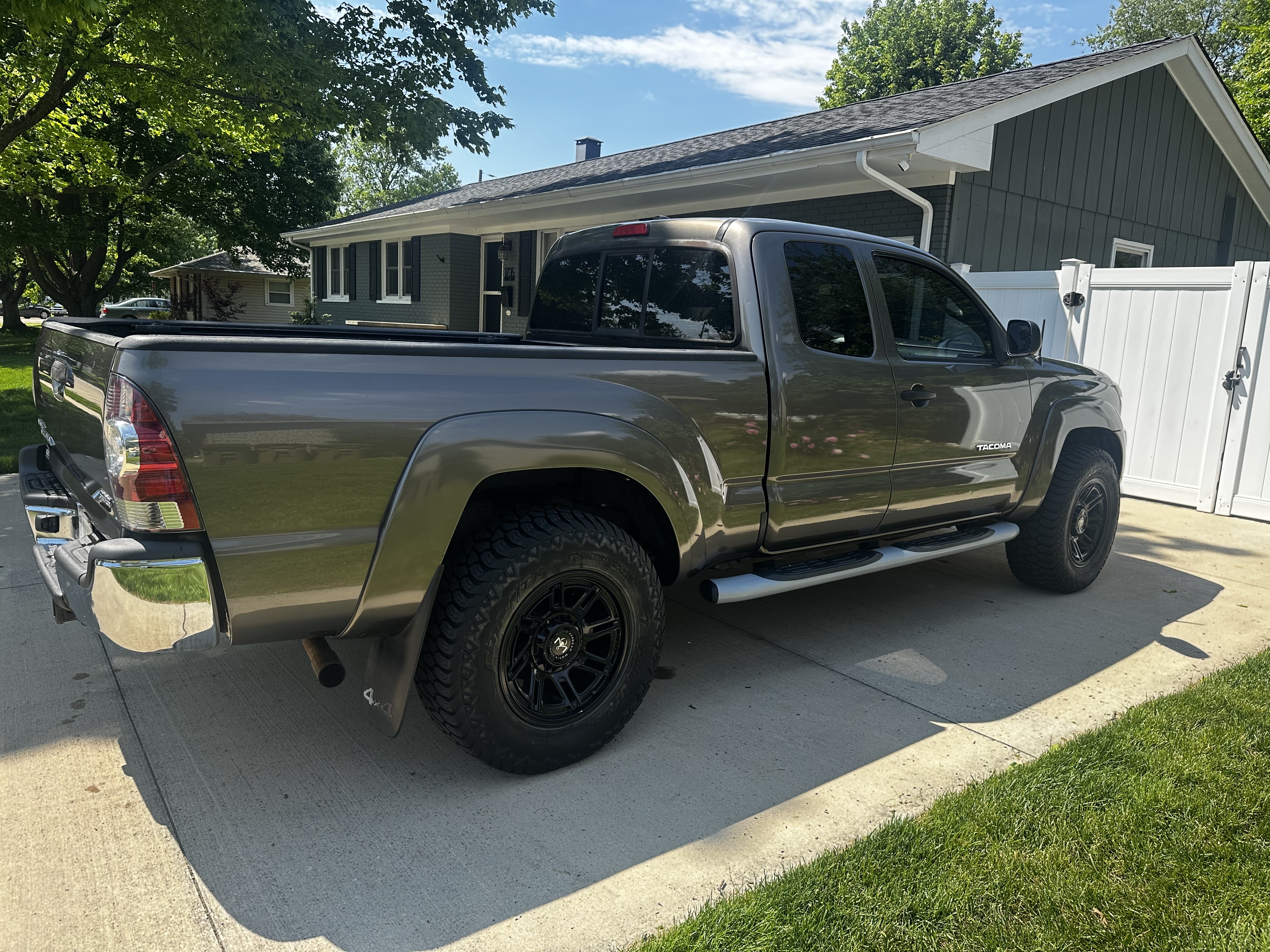 Used 2010 Toyota Tacoma 4x4 Access Cab w/ SR5 Pkg #2 image 4
