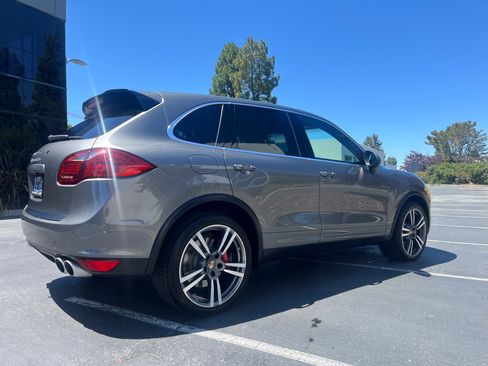 Used 2014 Porsche Cayenne AWD/4WD image 4