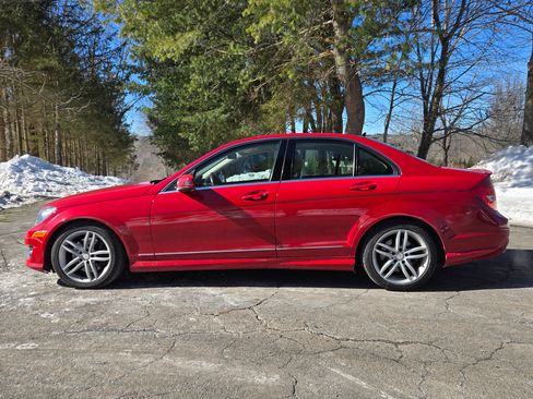 Used 2013 Mercedes-Benz C 300 4MATIC Sedan image 2