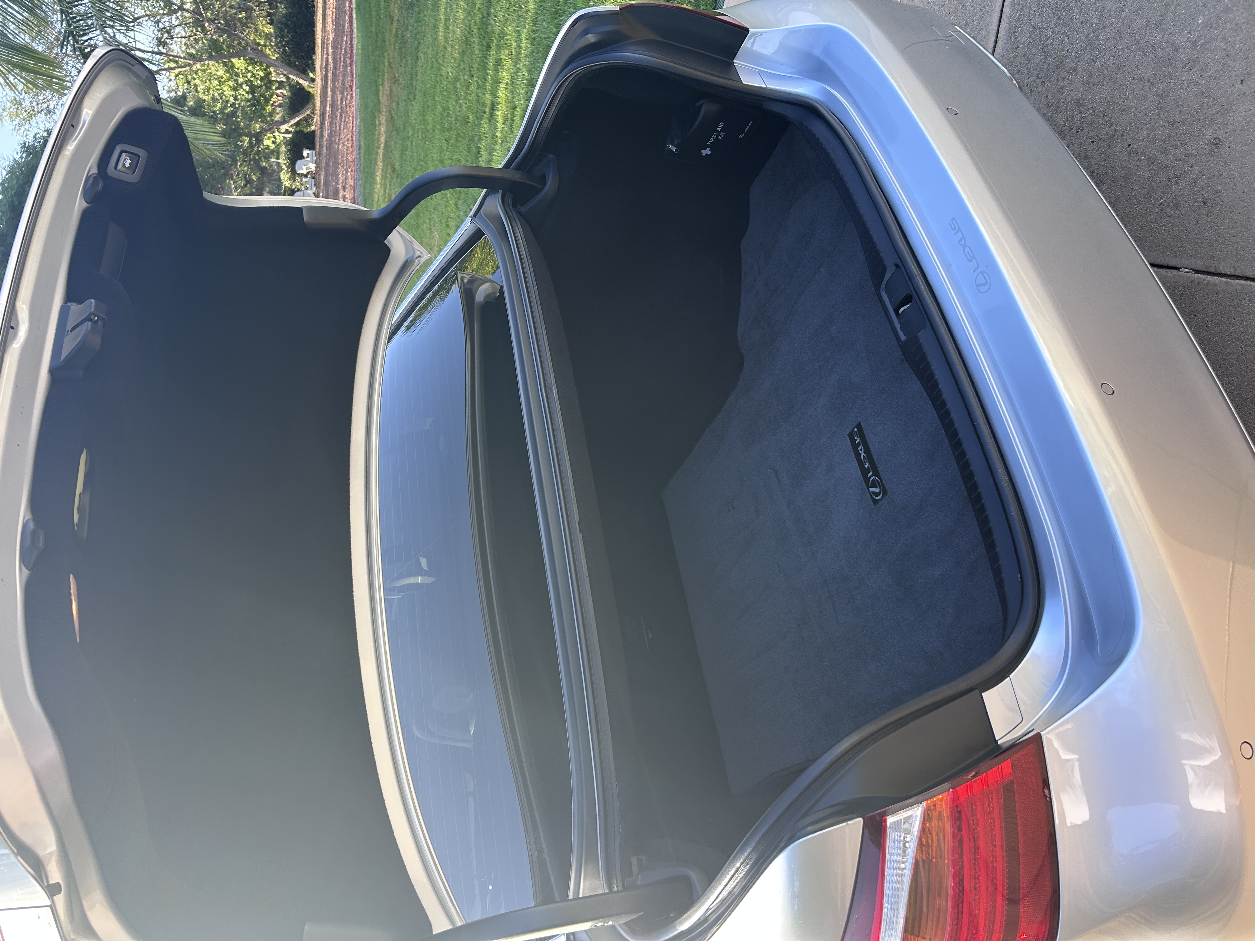 Used 2011 Lexus LS 460 w/ Comfort Pkg RWD image 16