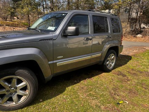 Used 2012 Jeep Liberty Sport image 5