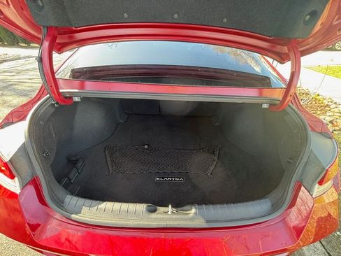 Used 2023 Hyundai Elantra Limited w/ Cargo Package image 8