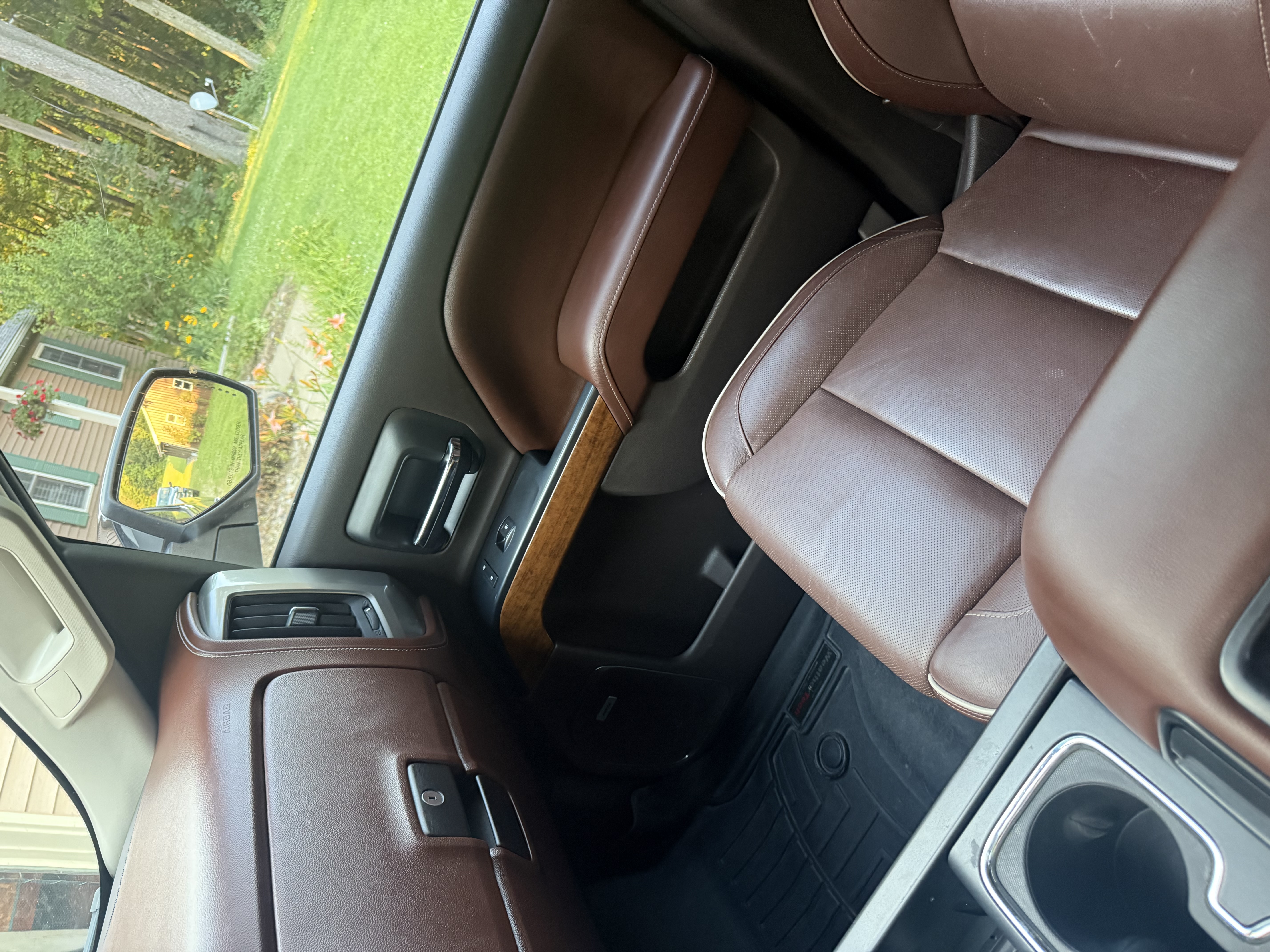 Used 2015 Chevrolet Silverado 1500 High Country w/ High Country Premium Package AWD/4WD image 11